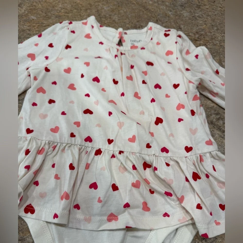 babyGap Long Sleeve Peplum Bodysuit – 18–24 Months – Red & Pink Hearts